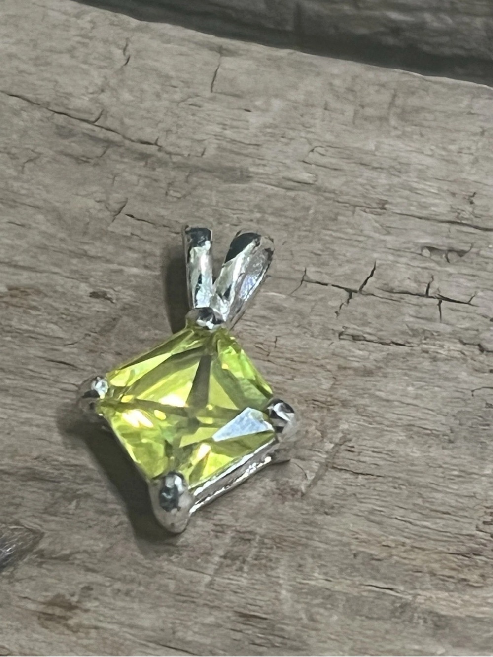 Vintage 90s Silver Tone Square Cut Green Crystal Peridot Pendant 4 Necklace .75”